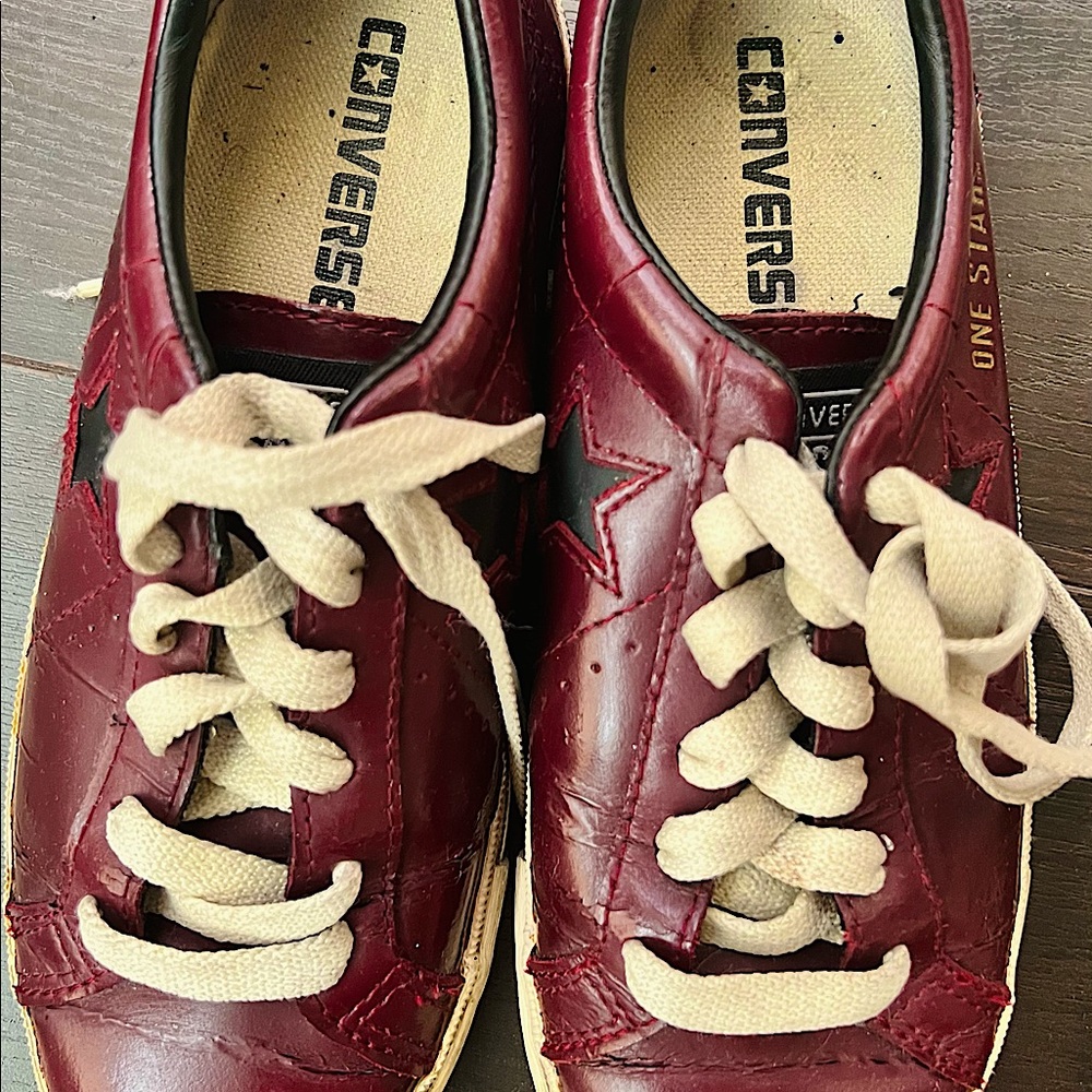Plum leather Converse One Star low tops. Only worn a handful of times. Unique⭐️